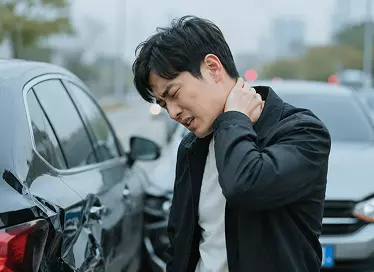 목 주변 외상